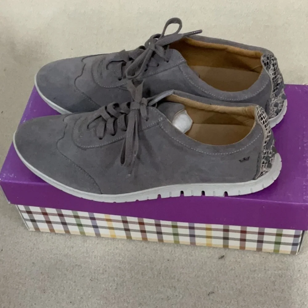 NEW IN BOX woman’s Peter Millar golf sneakers